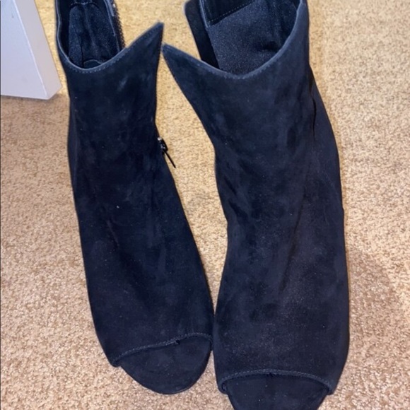 Heels - Picture 2 of 4